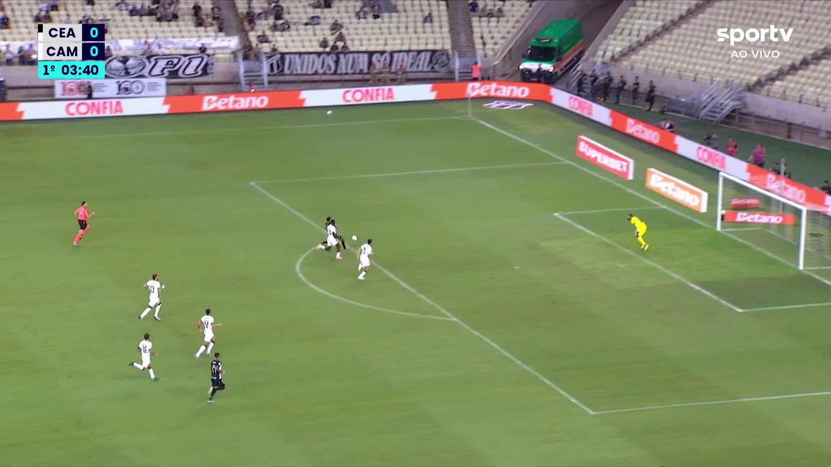 🟥 O pênalti marcado para o Ceará e a expulsão de Mamady Cissé, do Atlético-MG, com menos de 4 minutos de jogo. 🎥 sportv | ge