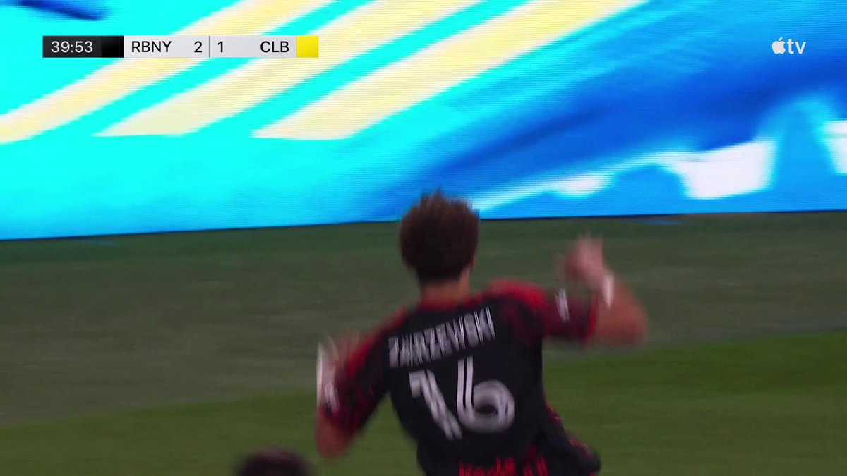 18 year old American 🇺🇸 forward Julian Hall with a with a brace vs Columbus. Hall has 10 goals and 3 assists in 14 MLS games this season. For context, Ricardo Pepi’s best season in MLS was at this same age with 13 goals scored in 31 games.