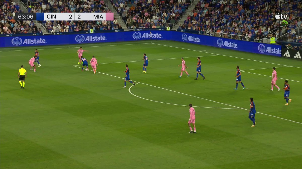 Evander finishes the counterattack with a 🚀 (via Major League Soccer)