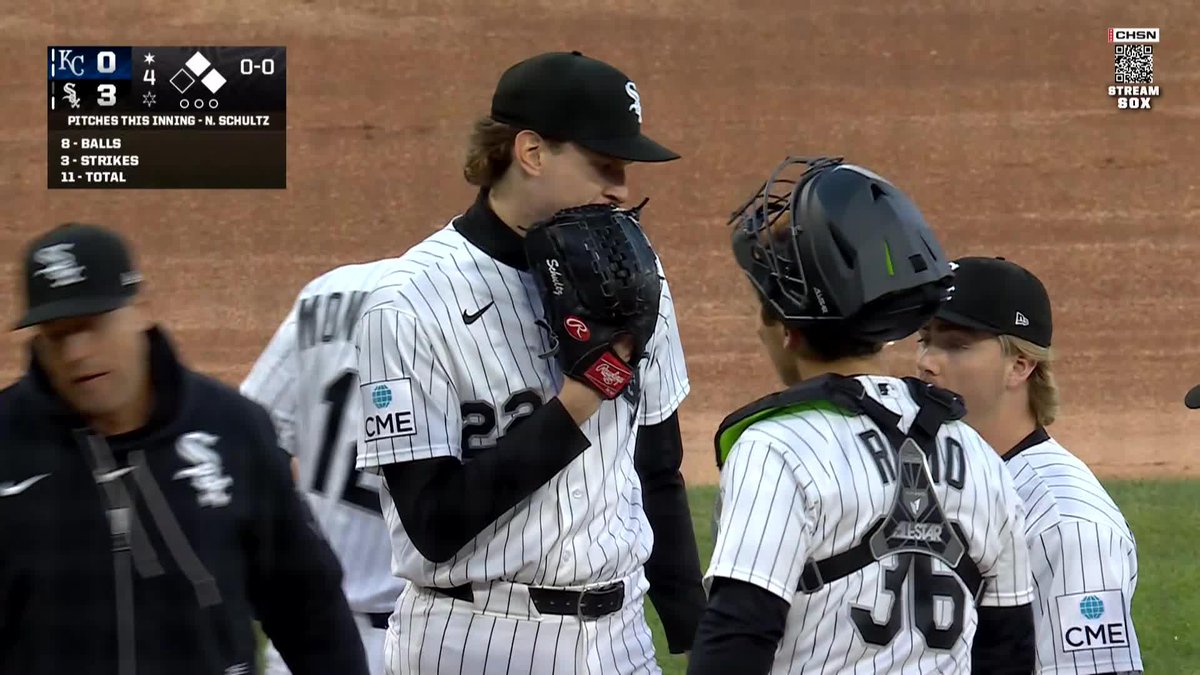There's an update regarding the delay in the 4th inning. A fan fell into the visiting team bullpen. That fan has now been transported to the hospital for treatment. Hoping for a good recovery and health for the fan 🤞