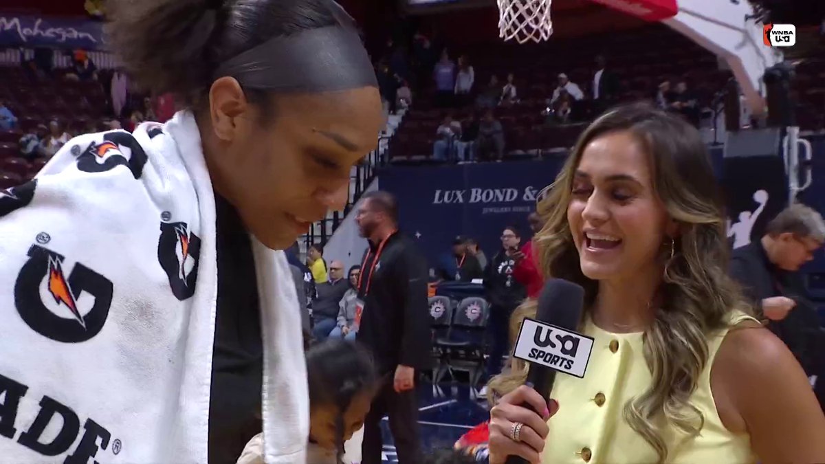 "She's doing what she does" 😎 A'ja Wilson on Chennedy Carter's 27 PTS off the bench tonight ⬇️