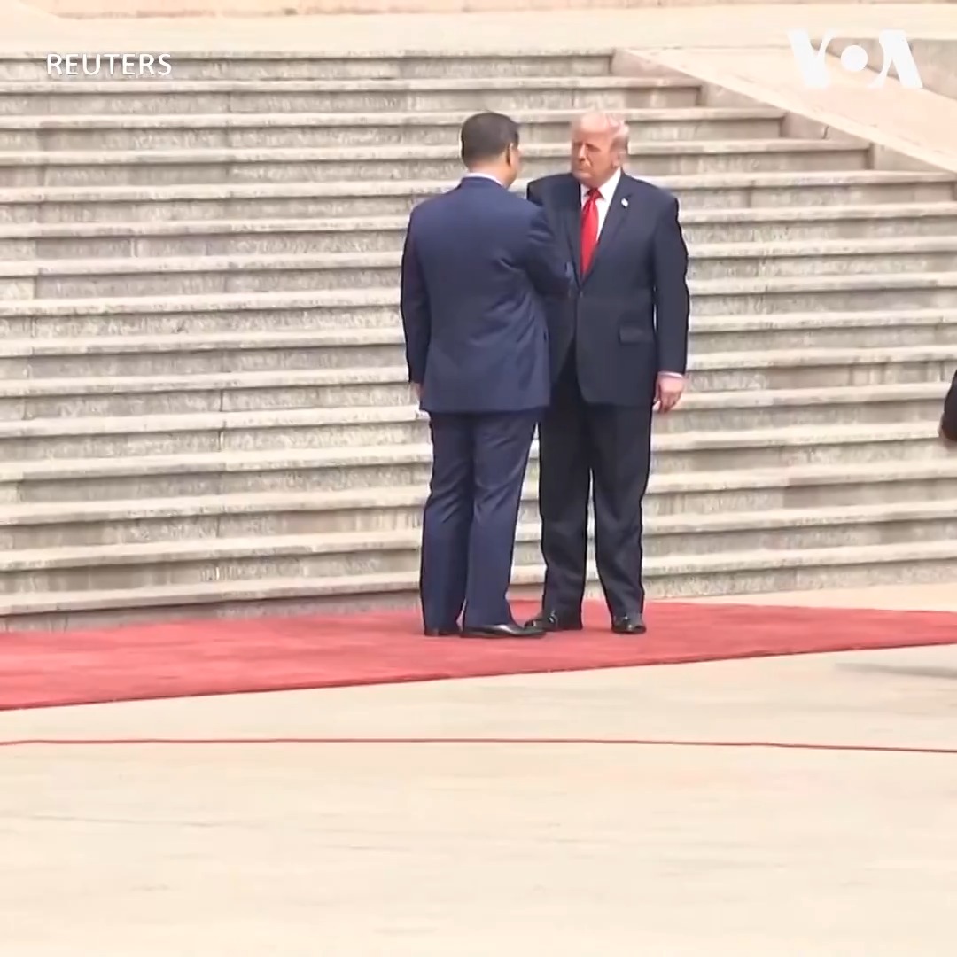 美国总统唐纳德·特朗普抵达人民大会堂,中国国家主席习近平为特朗普总统举行欢迎仪式。 更多: