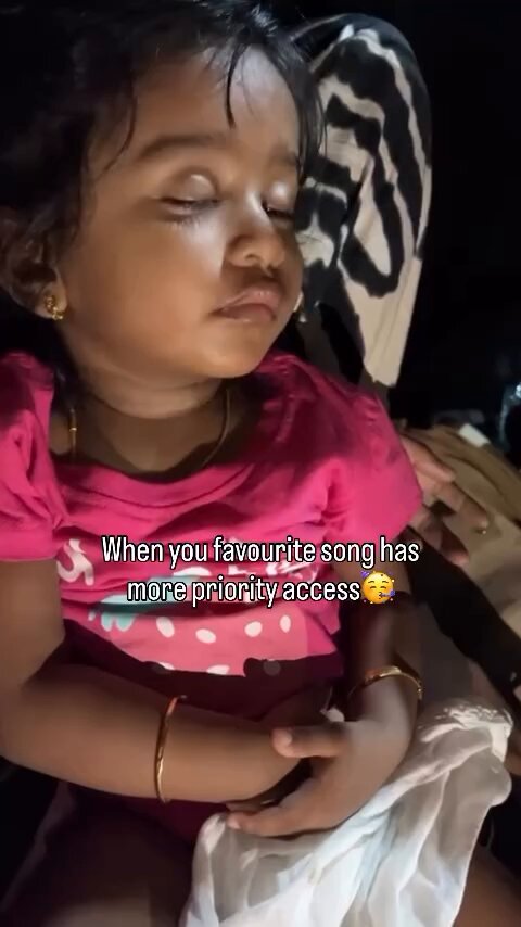 தூக்கத்துலயும் நாங்க ஆடுவோம்ங்க 😍😍