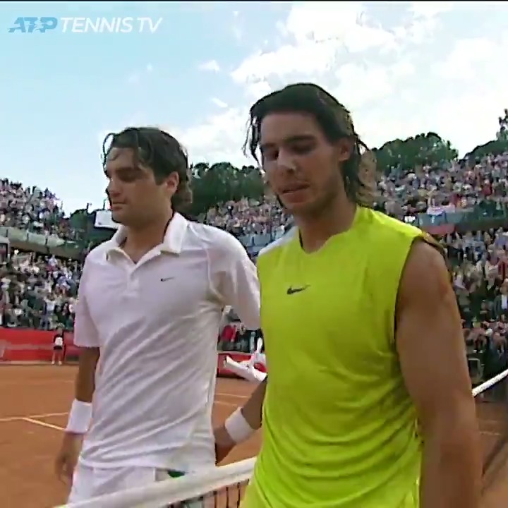 🔙 20 años de una de las mejores finales de la historia. Rafael Nadal derrotó a Roger Federer por 6-7 (0), 7-6 (5), 6-4, 2-6 y 7-6 (5) en 5 horas y 5 minutos en la final de Roma 2006. 🥹 Qué épocas.