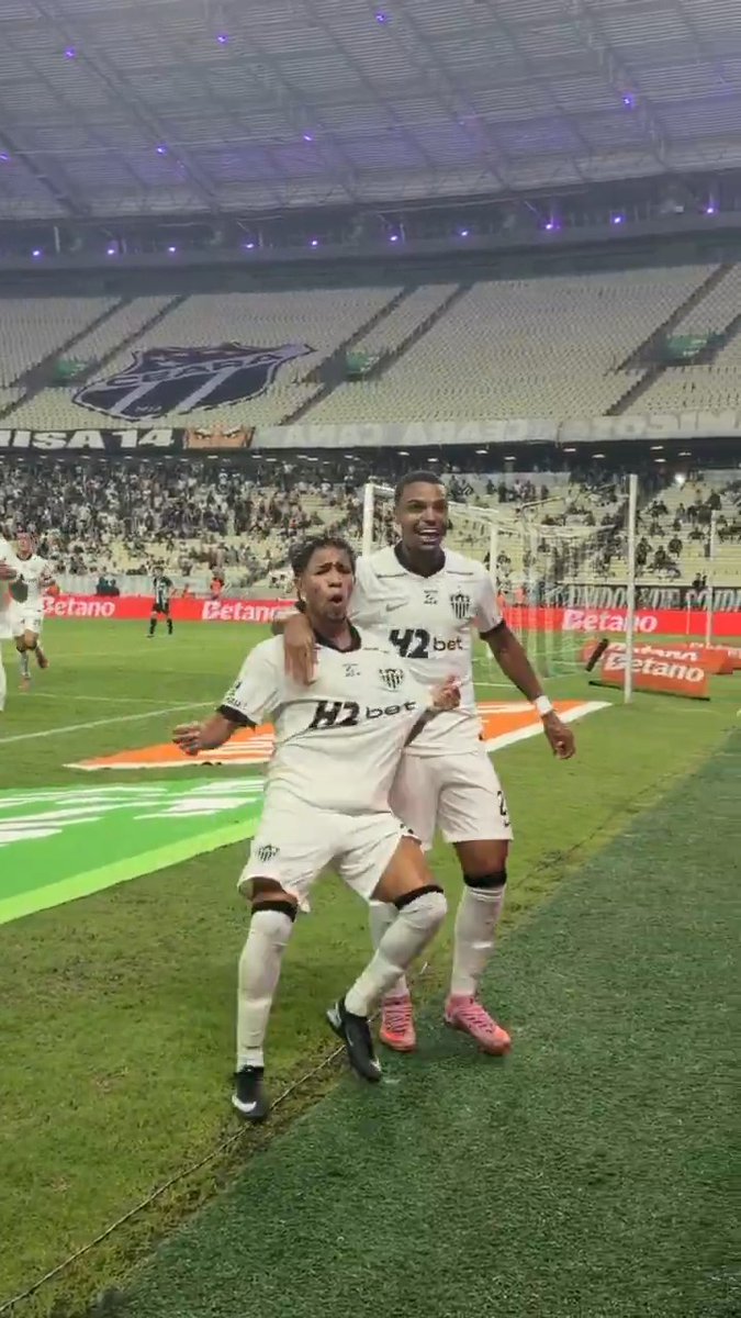 🇨🇴🤝🇧🇷 Com uma assistência na medida de Cassierra, o #CriaDoGalo marcou no Castelão! ⚽️🎥 O primeiro gol como profissional foi FUNDAMENTAL, Pascini! ⭐️