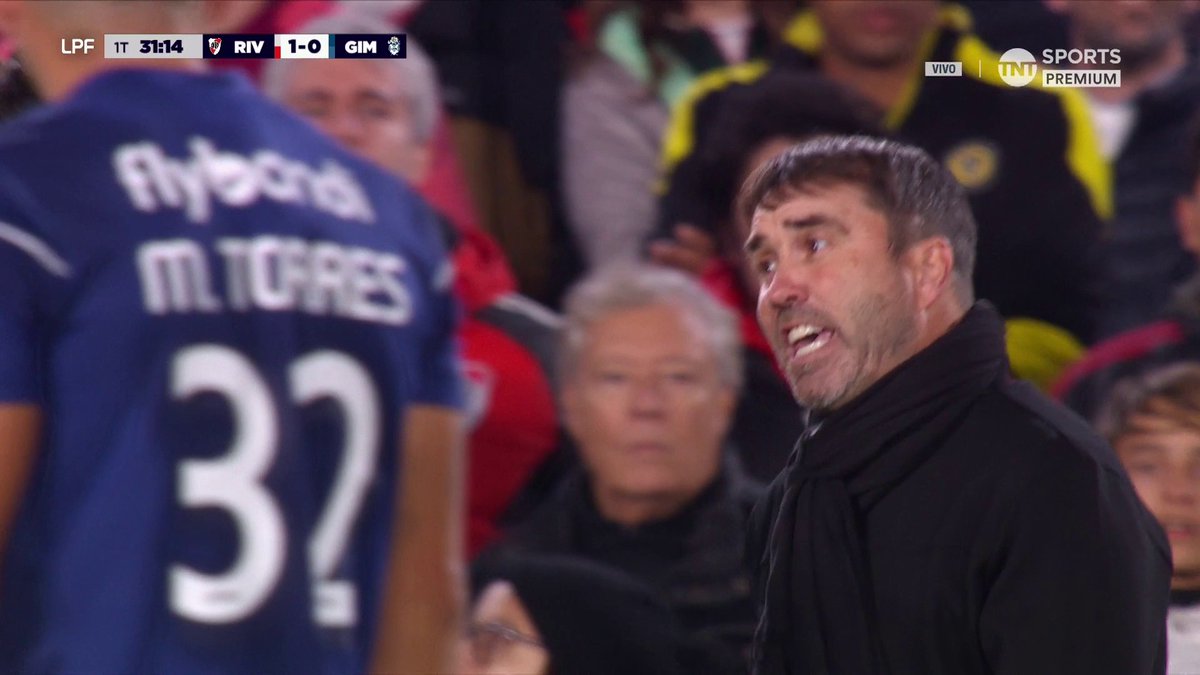 Tenés que tener la espalda igual o más grande que la de Nacho Fernández (un tipo que se canso de darle glorias a #River) para insultarlo así a los gritos. No me gustó esto de Coudet. Quiero ver si va a ser así de guapo contra Dí María. 🧐 En la mira.