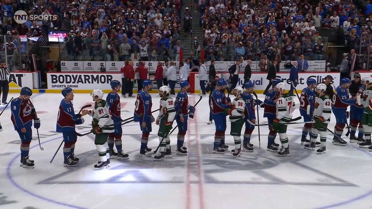 The ultimate respect after an incredible #StanleyCup Playoffs series 🤝 #HockeyHandshakes