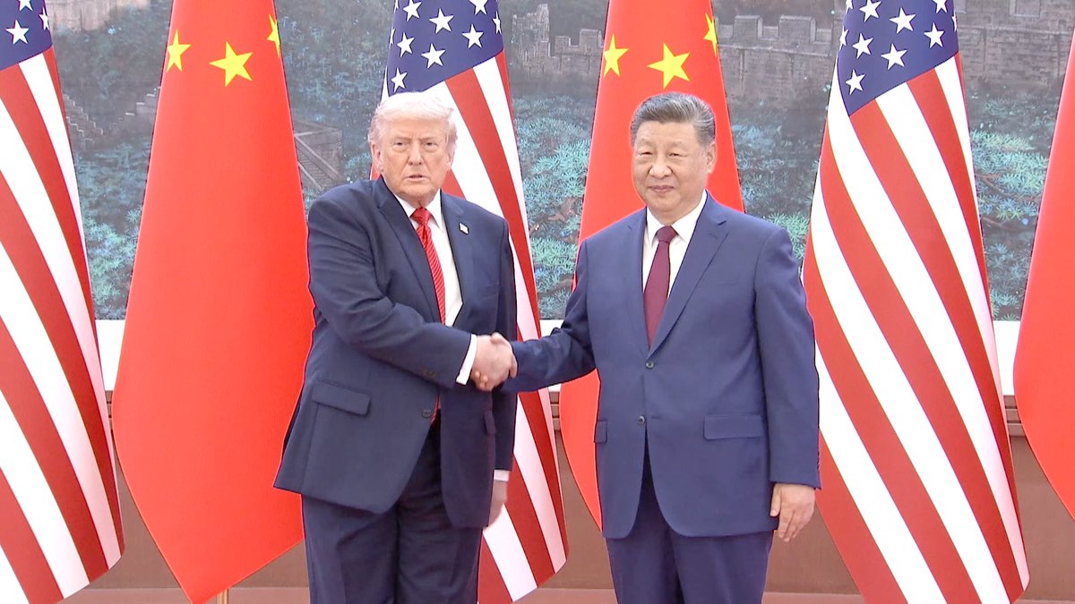 Watch: #XiJinping, Donald Trump shake hands and pose for photo in Beijing #ChinaUS #XiTrumpMeeting