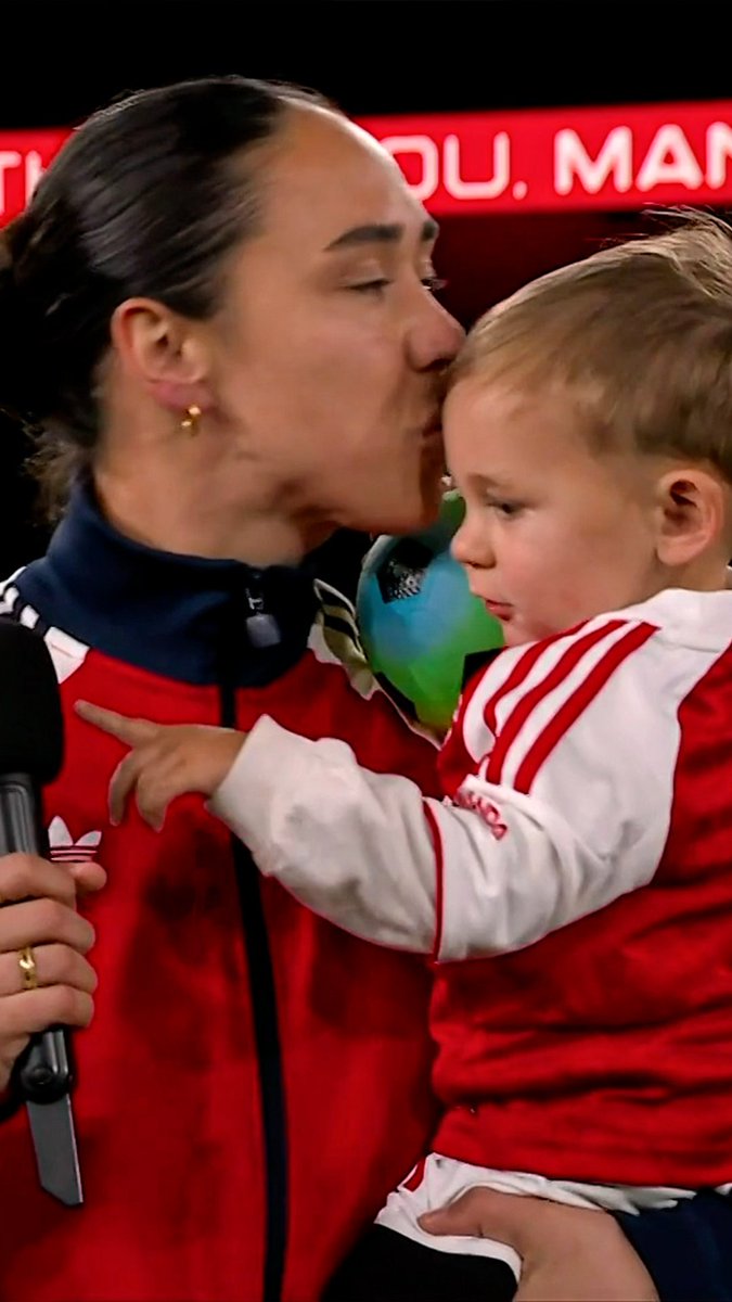 Manuela Zinsberger says goodbye to Arsenal after 7 years at the club ❤️🤍 A wholesome speech at the Emirates as her son Marvis steals the show 😛 ↳ Barclays Women's Super League. Every Match. Live &amp; On Demand on Football's New Home, Stan Sport. #StanSportAU #BarclaysWSL