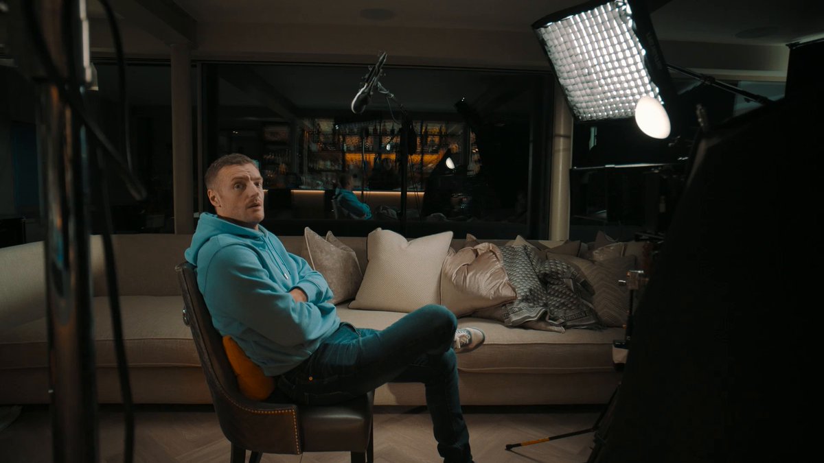 Impossible de commencer l’entretien sans sa bière, du pur Jamie Vardy.