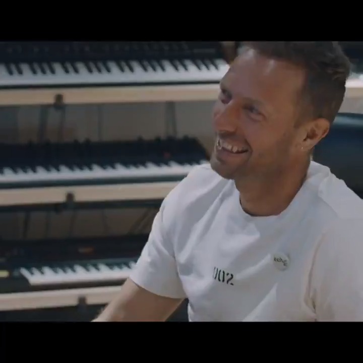 BTSが出るFIFAのハーフタイムショーのキュレーションがクリス・マーティンなのが嬉しい。コロナの時に高いハードルを超えて韓国まで彼らに会いに行ったクリスだから。 BTSの知名度を利用しようとする人たちも多いけど、クリスなら7人を大切にしてくれるという安心感がある🥹