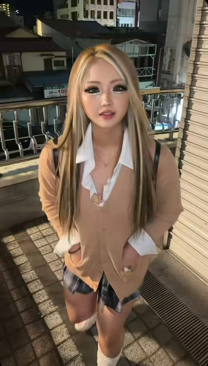 YouTubeで「化粧濃い」「すっぴん別人そう」ってコメントで溢れかえってるんだけどこっちからしたらギャルなんだから当たり前だろうよって逆に嬉しいというか…🙂‍↔️💖 すっぴんとメイクしてる時の顔が変わらないのは清楚ちゃんだけだよ😌 顔の事で何か言いたいんだろうけどまったく無傷ですよ