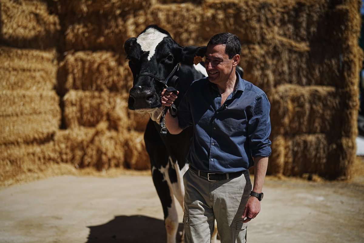 Los productos andaluces son de los mejores de España y del mundo. La ganadería y el campo andaluz son orgullo de nuestra tierra. ¡Gracias a todas las mujeres y hombres por hacer Marca Andalucía todos los días! #ConLaFuerzaDeAndalucía