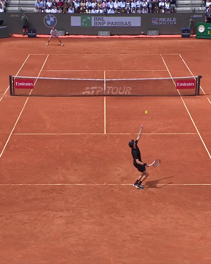 The moment Sinner broke Djokovic’s record for longest win streak in Masters history 𝐒𝐢𝐧𝐧𝐞𝐫 - 32 Djokovic - 31 Djokovic - 30 Federer - 29 Nadal - 23 Breaking Novak’s record required a once in a lifetime player That’s exactly what Jannik is 🇮🇹🥹