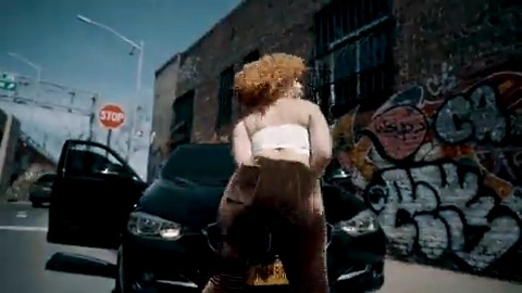 Imagine shaking your ass while going through heartbreak😭