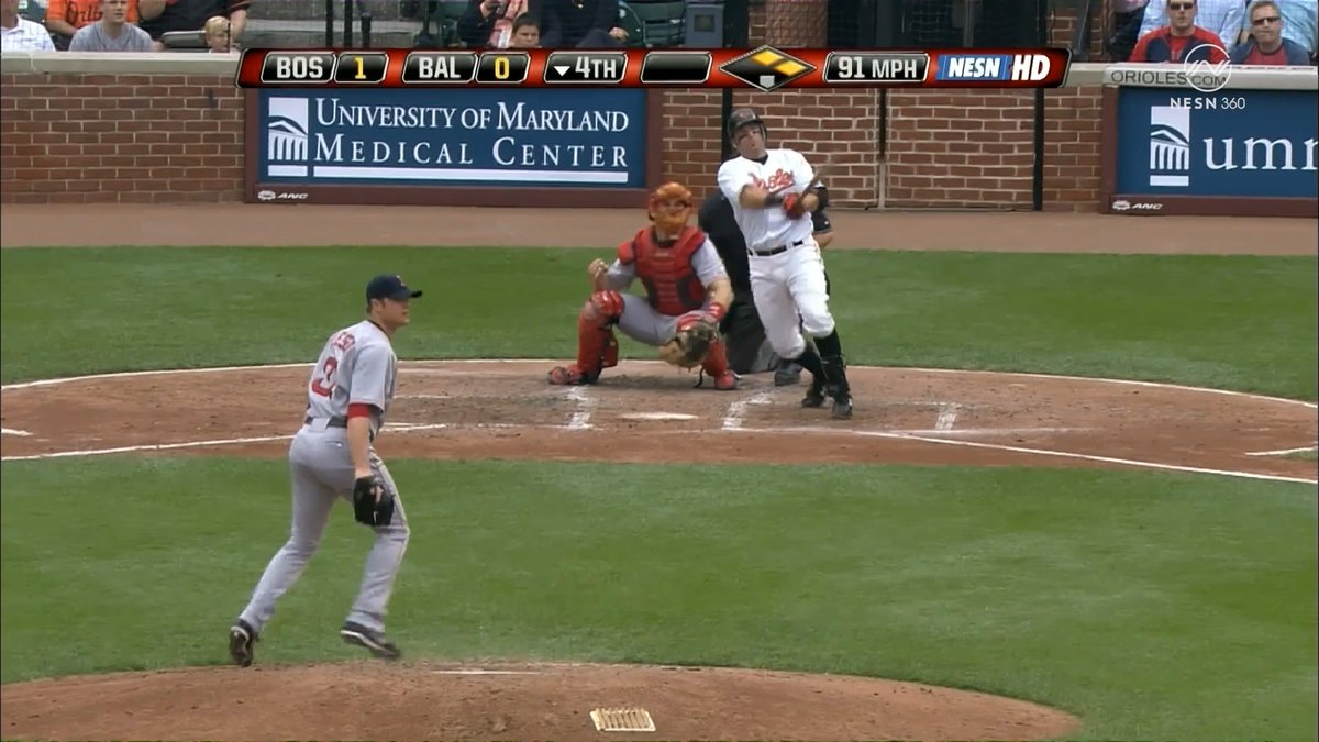 THROWBACK: 18 years ago, Manny Ramirez high-fived a fan in left field before doubling up Aubrey Huff at first 🤣 Just Manny being Manny 🤷♂️