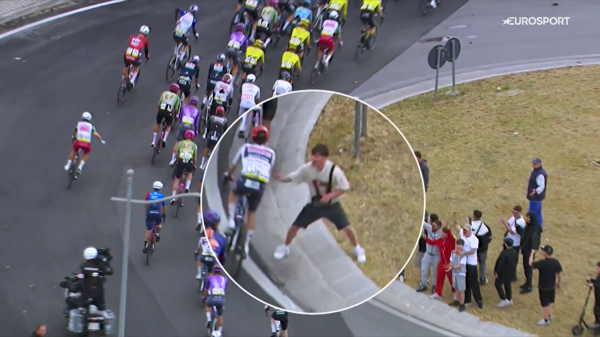 😳 ¡Imágenes lamentables! 😓 Un chaval molestando a los ciclistas en la etapa 5 del Giro d'Italia