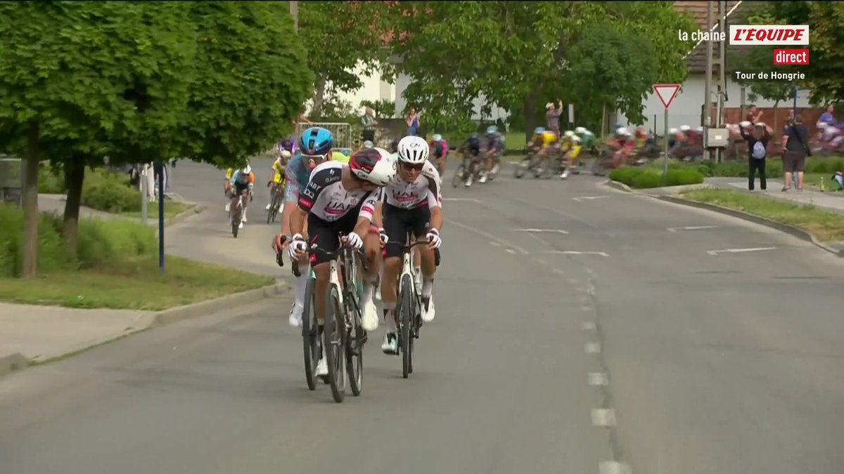 💪 Benoît Cosnefroy était le plus fort aujourd'hui ! À l'attaque, le Français s'impose en costaud sur la deuxième étape du Tour de Hongrie, et prend la tête du général ! #lequipeVELO