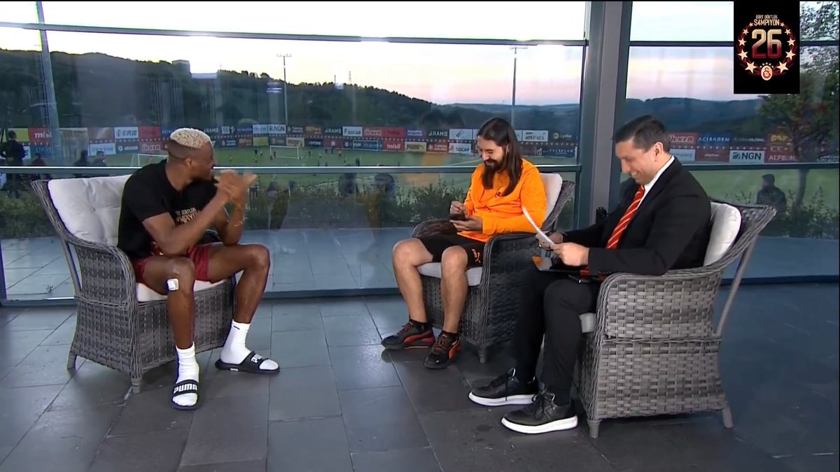 Galatasaray taraftarını tek bir cümleyle anlatırsa? Victor Osimhen: "Sansasyonel. Sevecen. Hardcore!" (GS Youtube Katıl)