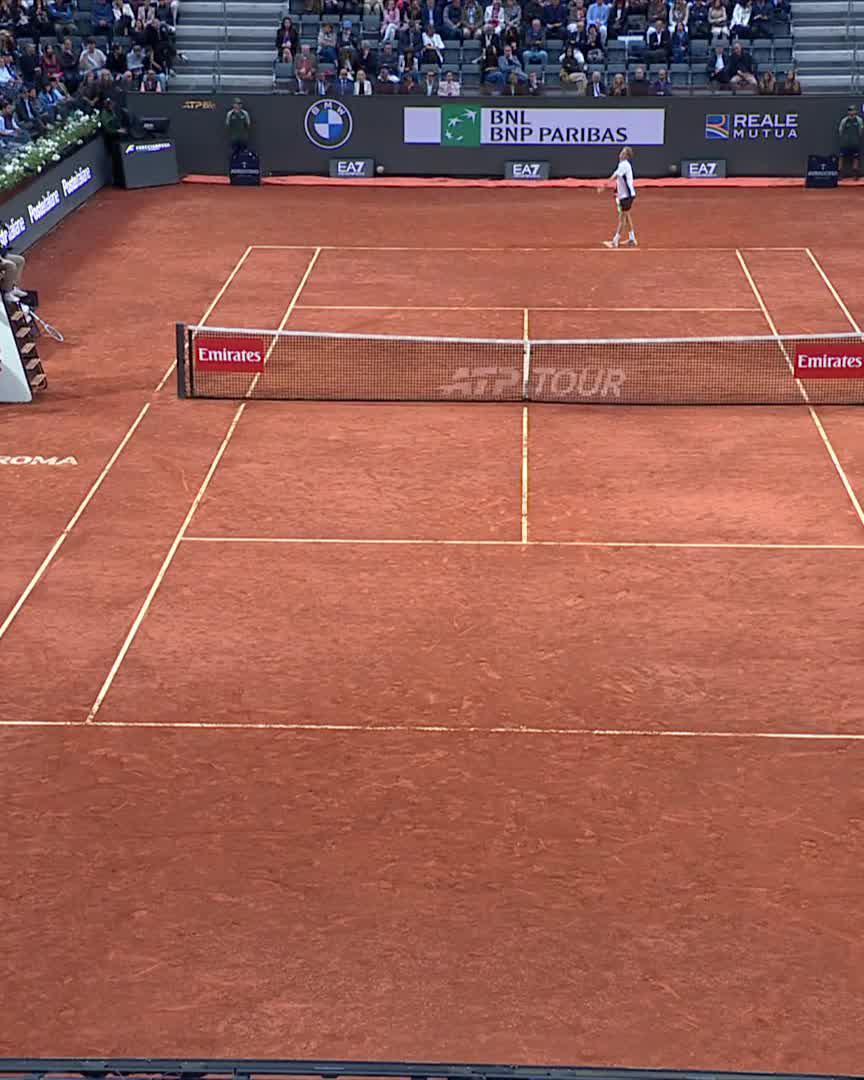 Statement Opener 😮 Landaluce claims the first set 6-1 against Medvedev in 25 minutes! #IBI26