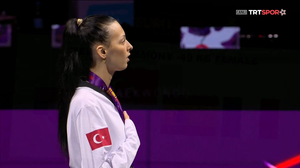 Ve Almanya'da bir kez daha İstiklal Marşımız! 🇹🇷 Teşekkürler Elif Sude Akgül! 👏