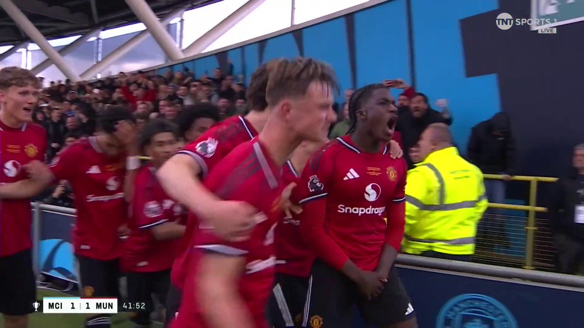 Man Utd equalise almost instantly in the FA Youth Cup final through Godwill Kukonki 🔥 📺 TNT Sports and HBO Max