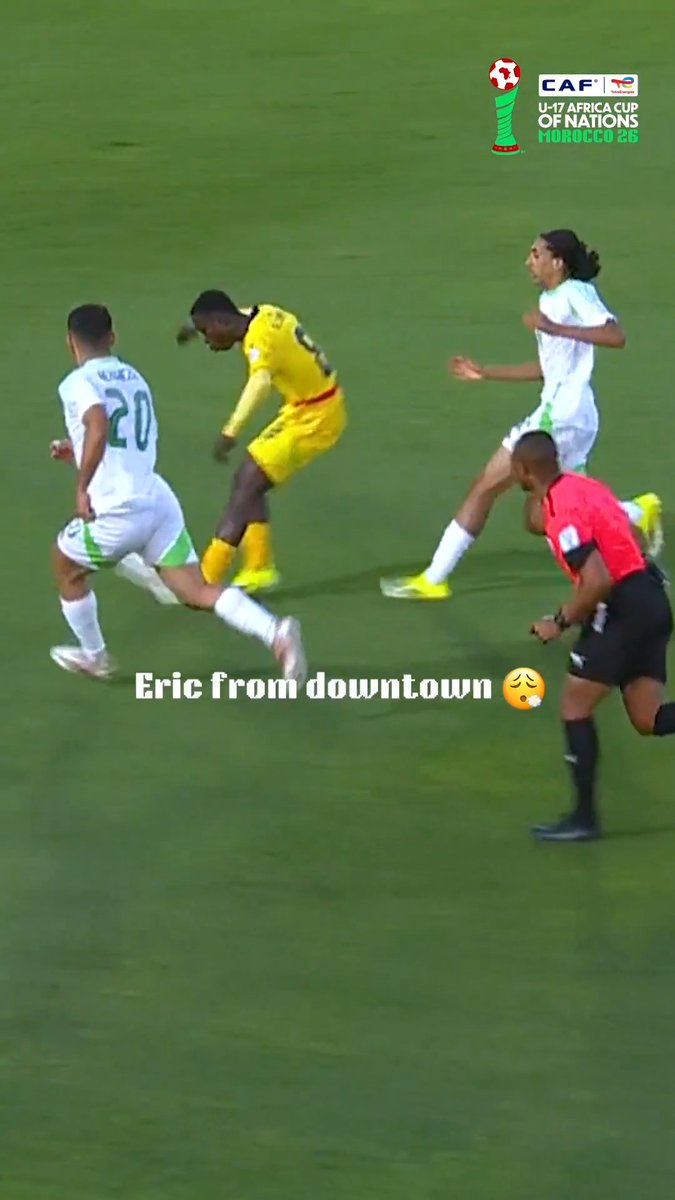 Eric Gyamfi saw the whole pitch and said “yeah, I can score from here.” 🤯🇬🇭 #TotalEnergiesAFCONU17