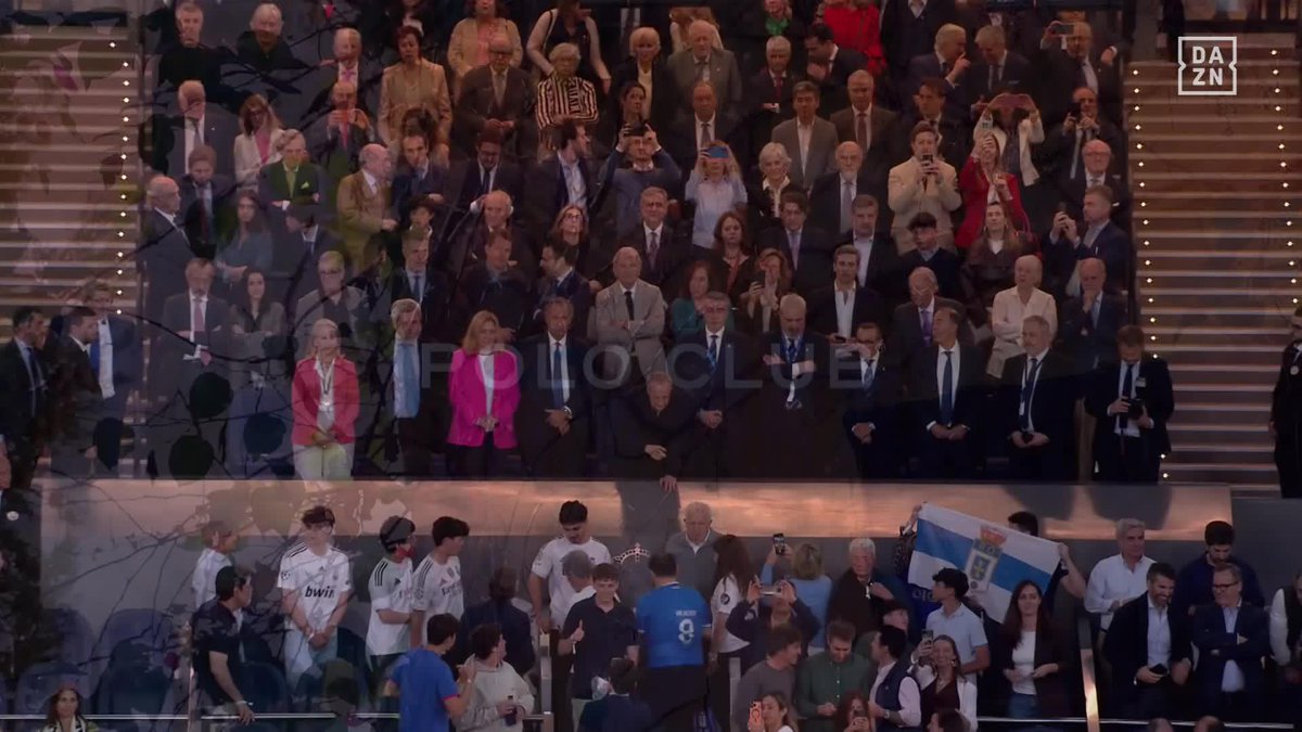 Florentino Pérez, un aficionado a la búsqueda desesperada de una foto y los aficionados del Real Madrid 👀 Esto pasó antes del Real Madrid 🆚 Real Oviedo #LALIGAenDAZN ⚽