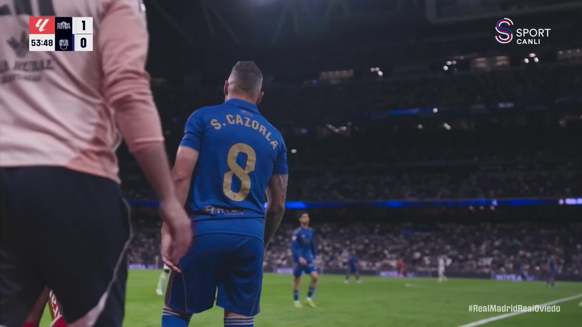 Bernabeu, 41 yaşındaki Santi Cazorla'yı oyuna girerken ayakta alkışladı.