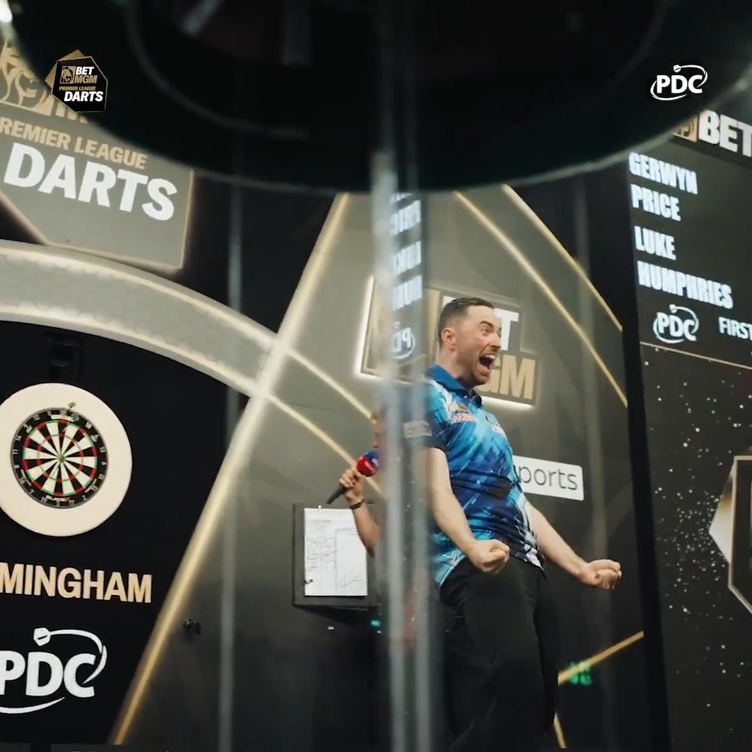 The winning moment in Birmingham! ๐ #PLDarts | Luke Humphries MBE
