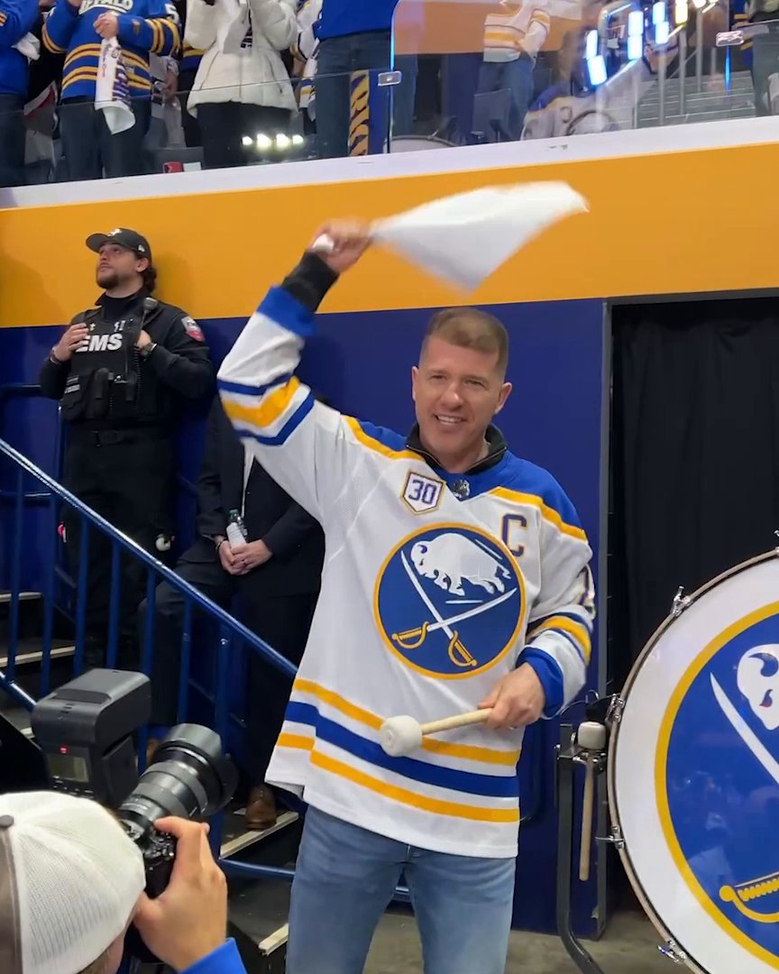 Former Buffalo Sabres captain Jason Pominville kicked off Game 5 with the drum bang! #StanleyCup The energy clearly carried throughout the opening frame... there were FIVE goals!!! 🤯 🇺🇸: NHLonTNT 🇨🇦: Sportsnet &amp; TVA Sports