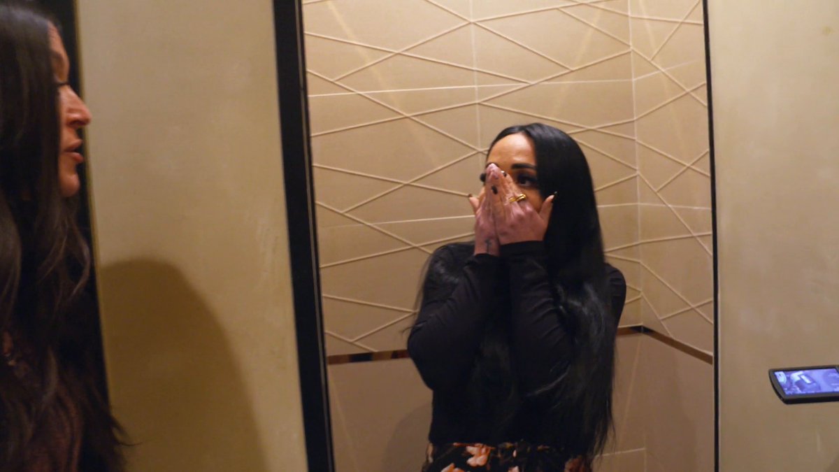 From shock to tears to hugs… this was such a heartfelt moment for Angelina. 🫶❤️ #JSFamilyVacation