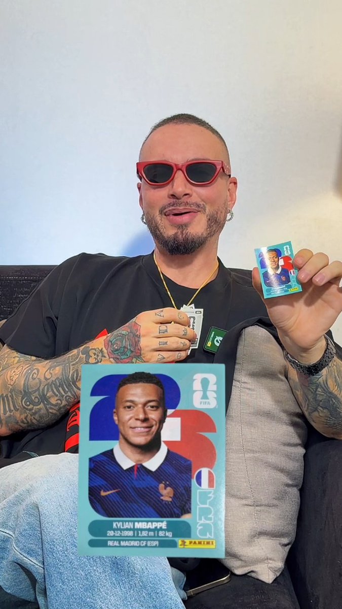 ¡OJITO CON LA CARTA QUE LE TOCÓ A J BALVIN! 🤩 👀 Le dimos un sobre del Mundial a José para ver qué estampas le salían, y no decepcionó el resultado.