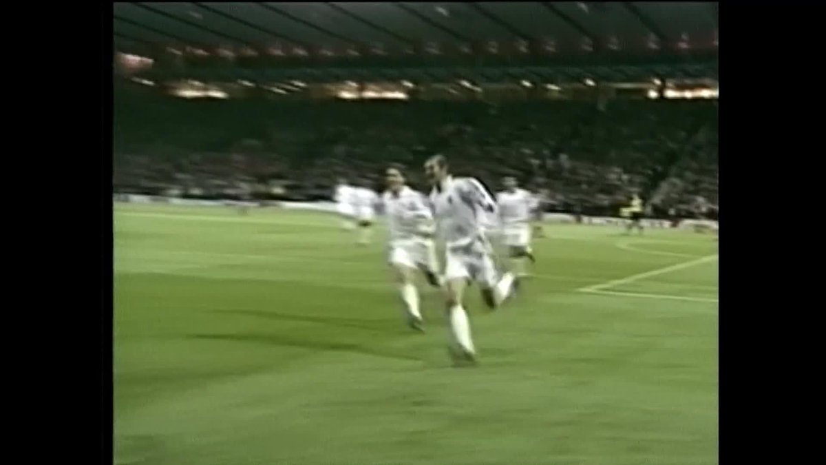 ⚽ Se cumplen 24 años de esta OBRA DE ARTE de Zidane: el espectacular golazo de volea contra el Bayer Leverkusen, para el 2-1 del Real Madrid en la final de la Champions League 2002 🏅 France Football lo eligió como el mejor gol de toda la historia de la competencia