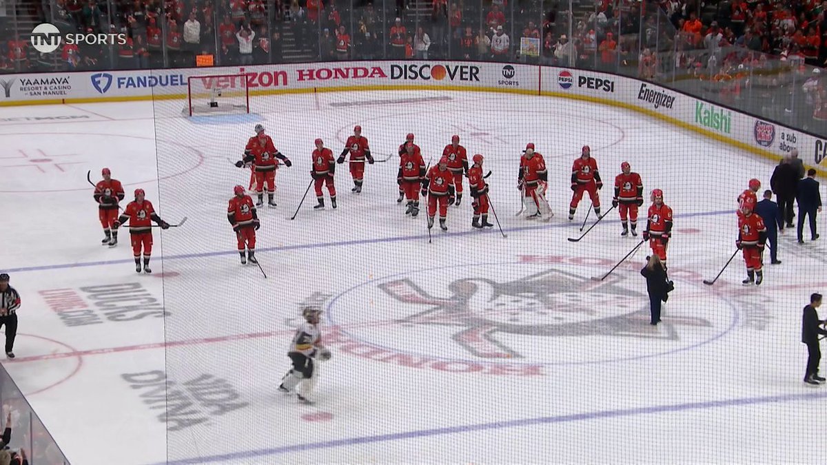 The Ducks salute Anaheim from 'The Pond' one last time 🦆 Nothing but respect between these two teams after a hard-fought series 🤝