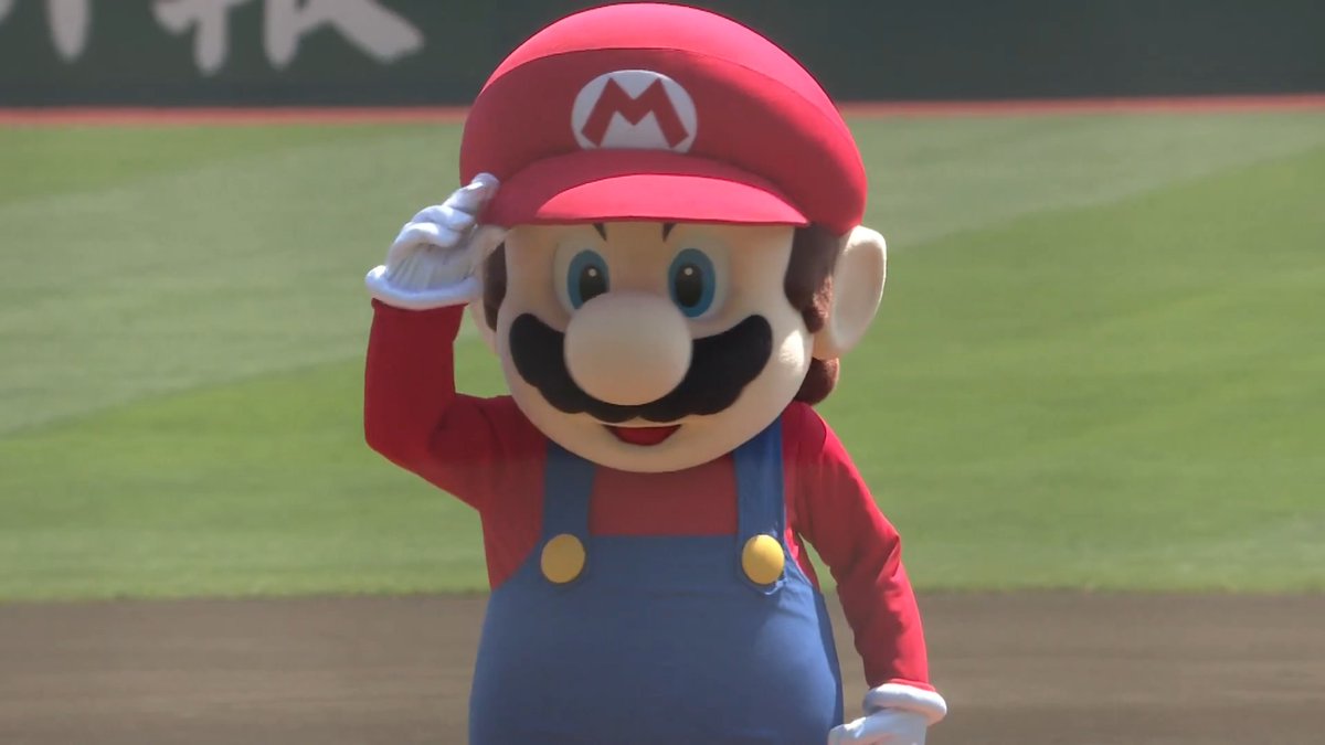 「スーパーマリオブラザーズ40周年 × プロ野球12球団」 今日の始球式はマリオ!! キレイなフォームからの繰り出した投球は!? ナイスピッチングでした⚾️✨ #RakutenEagles #強鷲革新
