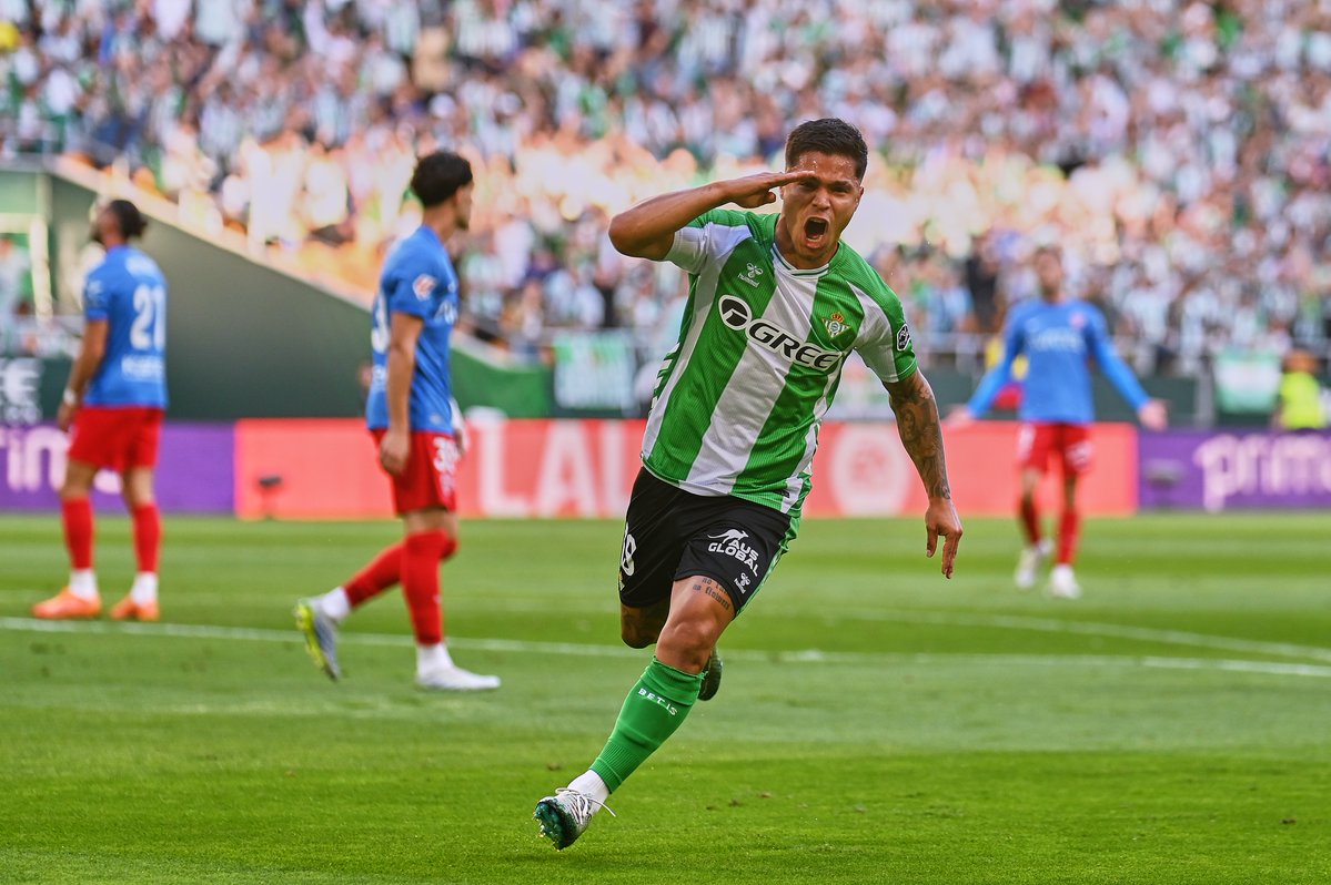El primer golazo de un día histórico 🤩 #LALIGAHighlights