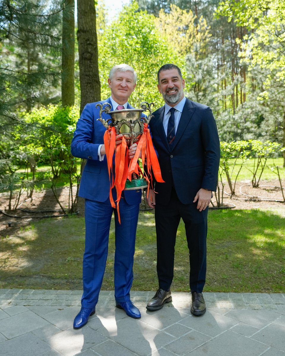🧡 Зустріч Ріната Ахметова із Сергієм Палкіним, Дарійо Срною та Ардою Тураном після завоювання чемпіонського титулу 🇺🇦🏆 #Shakhtar #ШахтарЧемпіон