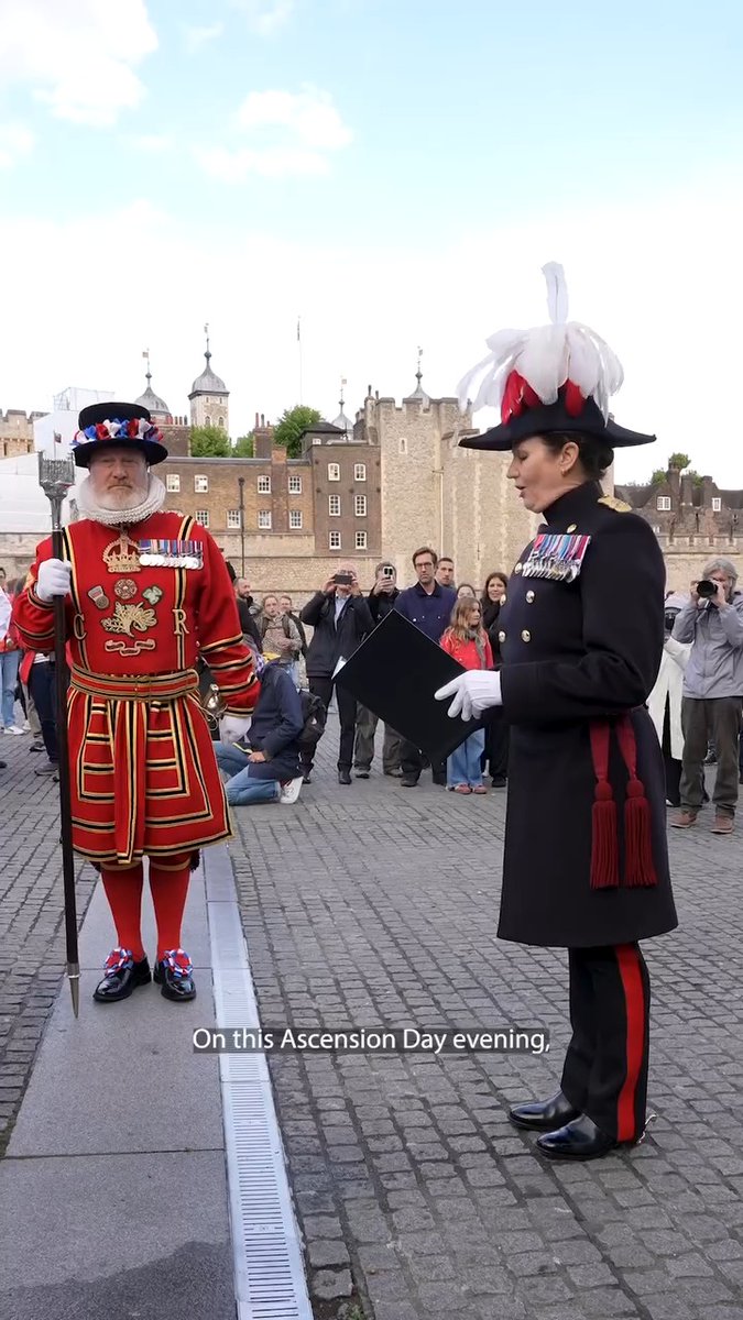 A centuries-old tradition at the Tower of London 🏰 Last night, Tower residents, officials and children from Tower Bridge Primary School joined us for the ceremony of Beating the Bounds! 🎥 Watch as we process around the Tower and beat the boundary stones with willow wands.