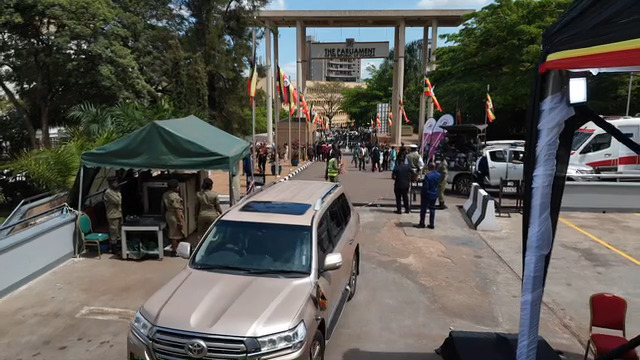 Nakawa West MP, Hon. Joel Ssenyonyi has taken oath and thereafter, handed over the official cars, body guards and keys to the office of the Leader of the Opposition. #12thParliamentStarts #MPsSwearIn2026.