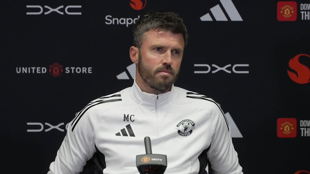 Michael Carrick responds to reports that he could remain Manchester United manager beyond the end of this season 🤝