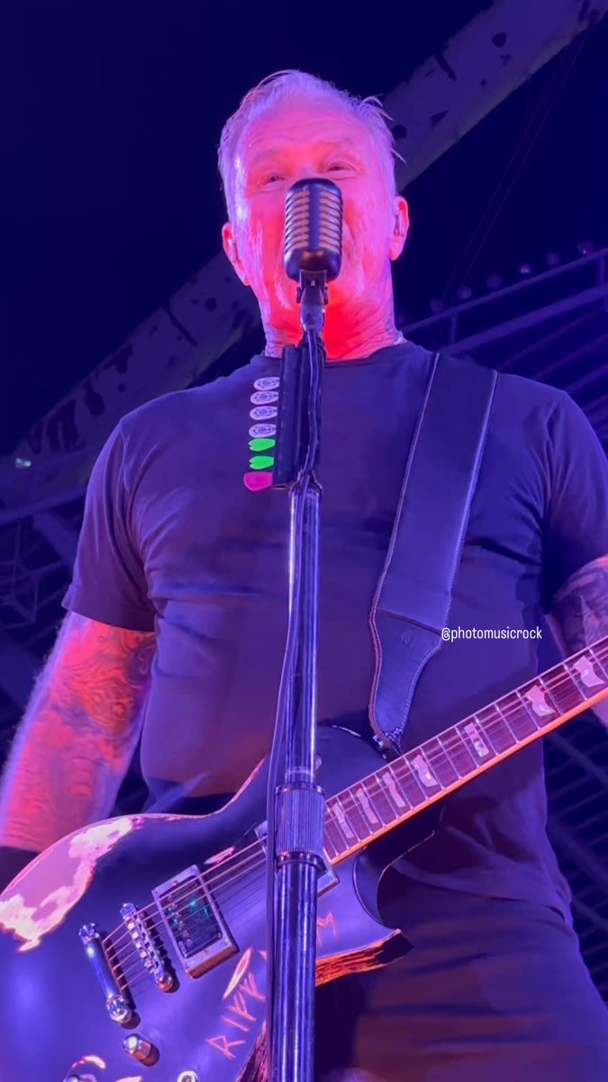 James Hetfield current voice rocks! Metallica is back on tour!