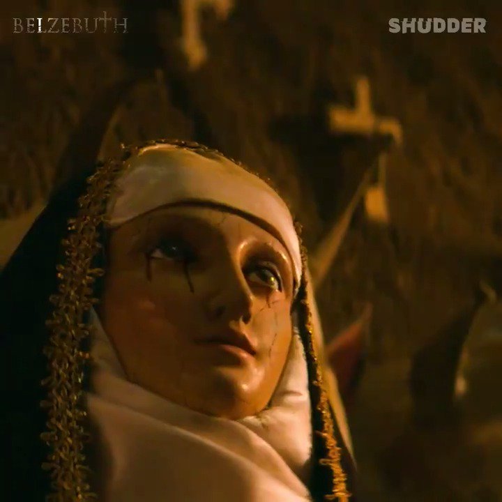 Llegó a Amazon Prime Video la insólita BELZEBUTH (2018), cine policíaco satánico mexicano de unos años antes de que llegara LONGLEGS. Una película sólida y sangrienta que merece una mención especial al cold opening más impactante: la escena de la matrona.