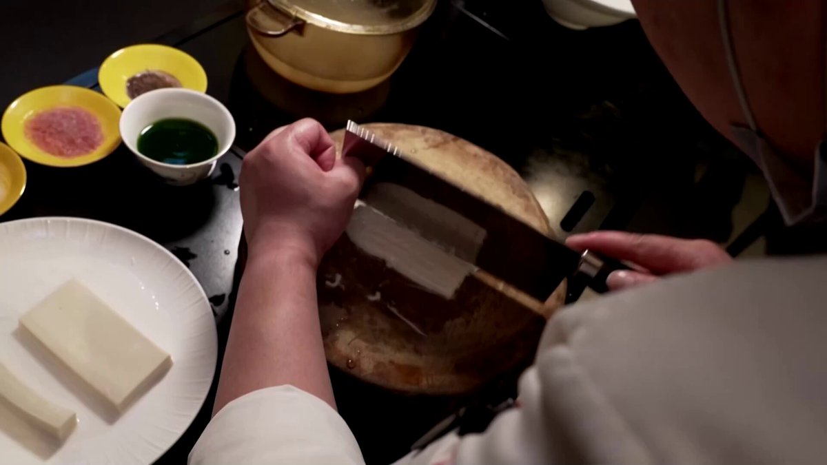 Chef Luo Chenglin, executive chef at Yangzhou Banquet in Beijing, says state banquets are a way to showcase China's resources and cuisine to international guests