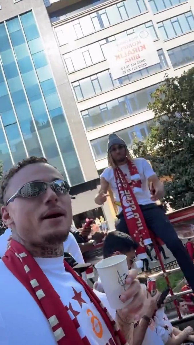 Noa Lang, şarkısıyla şampiyonluk kutluyor 😅