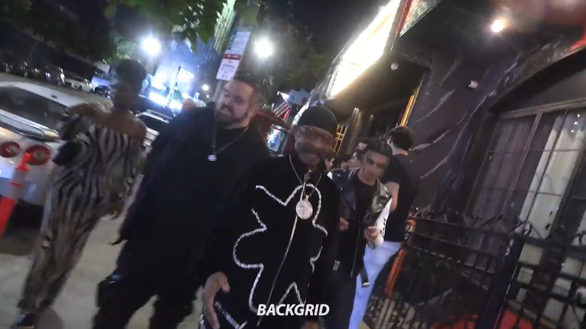 👀 Drake's dad says he doesn't have cancer despite the claim on his "Iceman" album. Credit: Backgrid