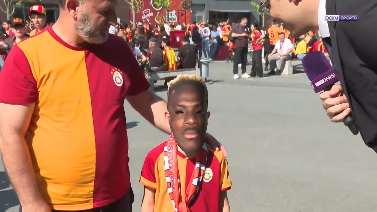 ❓ "İsmini söyler misin?" 😅 "Osimhen..." 🟡🔴 Galatasaraylı minik bir taraftar, Victor Osimhen maskesiyle şampiyonluk hakkındaki düşüncelerini aktardı. #beINSPORTS