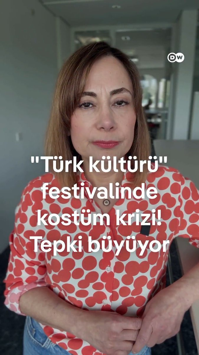 Ankara Keçiören’de düzenlenen Turkomania Fest’te bir kişi, Cem Ersever kostümüyle sahneye çıktı "Beyaz Toros getirecektim ancak kalmamış" dedi DEM Parti soruşturma çağrısı yaptı. Dora Mengüç ✍
