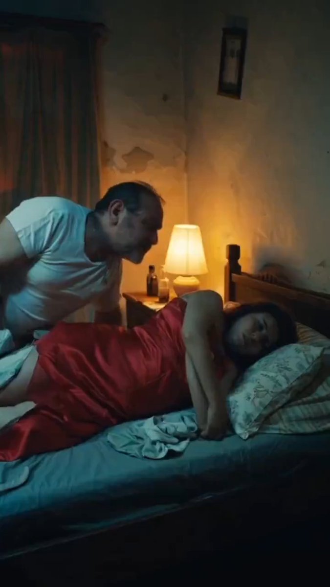 Zengin parasıyla, fakir karısıyla oynarmış.