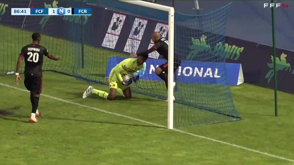 But de Kenny Rocha sur penalty ! Le FC Rouen 1899 est encore dans le coup pour les barrages ! Suivez le match en direct sur notre chaîne YouTube "Championnat National Officiel" ! #NationalFFF